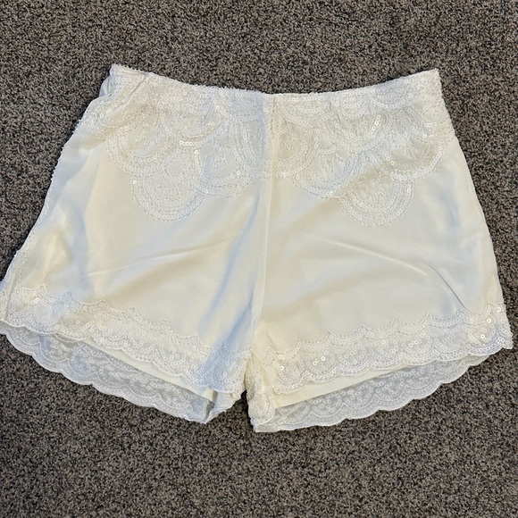 verty Pants - Verty White Lace High Waist Women's Shorts